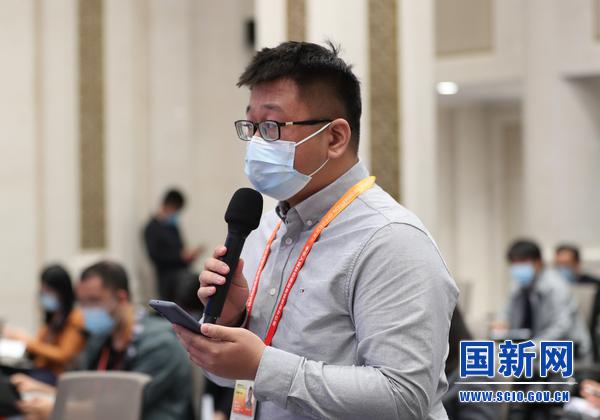 每日经济新闻记者提问.jpg
